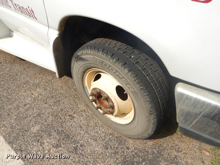 image for item EK9735 2009 Ford E450 shuttle bus