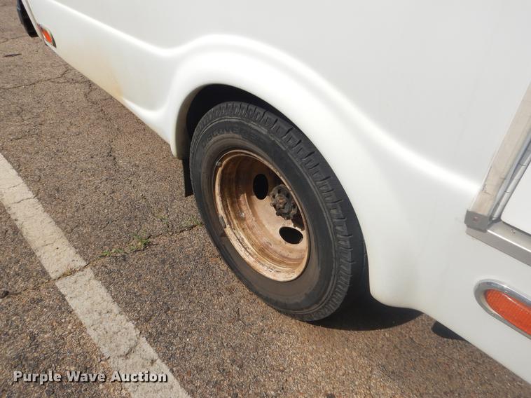 image for item EK9735 2009 Ford E450 shuttle bus