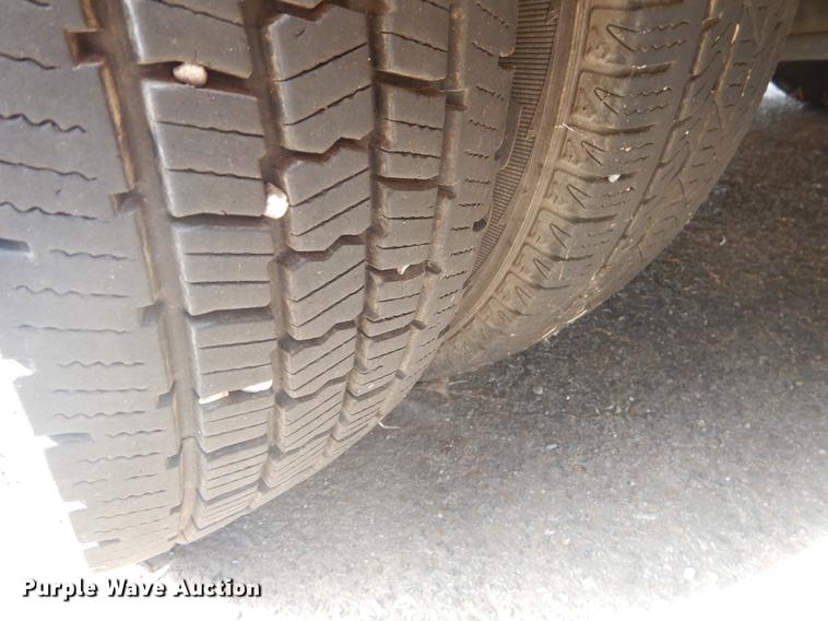 image for item EK9735 2009 Ford E450 shuttle bus