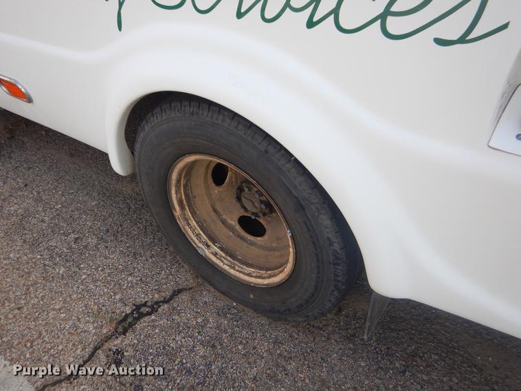 image for item EK9735 2009 Ford E450 shuttle bus