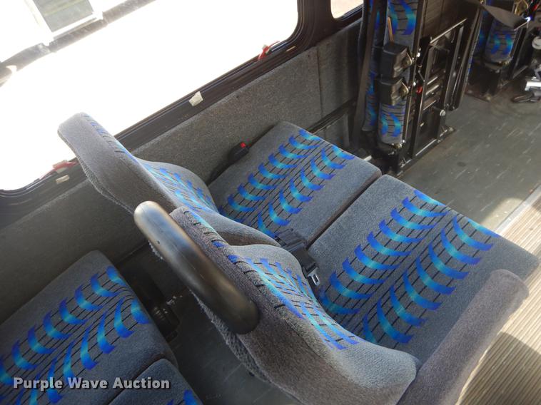 image for item EK9735 2009 Ford E450 shuttle bus