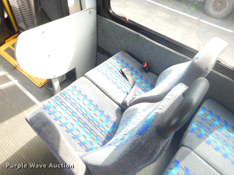 image for item EK9735 2009 Ford E450 shuttle bus