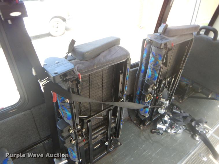 image for item EK9735 2009 Ford E450 shuttle bus