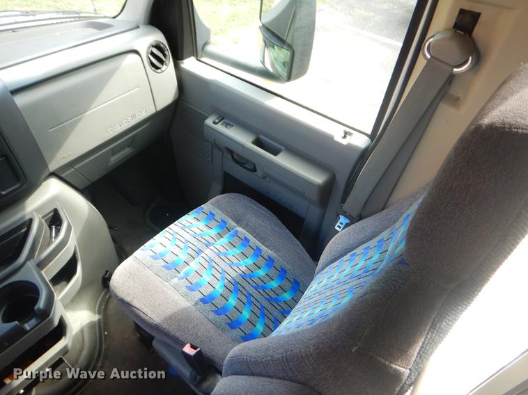 image for item EK9735 2009 Ford E450 shuttle bus