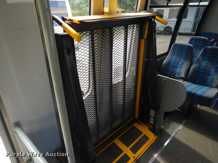 image for item EK9735 2009 Ford E450 shuttle bus