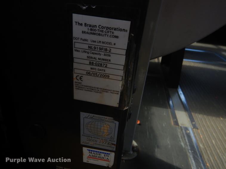 image for item EK9735 2009 Ford E450 shuttle bus