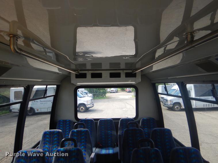 image for item EK9735 2009 Ford E450 shuttle bus
