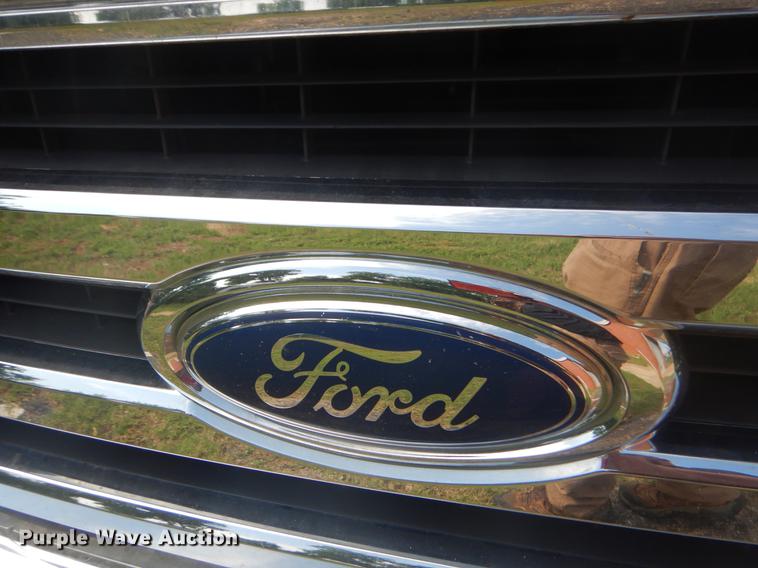 image for item EK9735 2009 Ford E450 shuttle bus