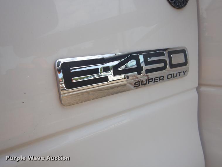 image for item EK9735 2009 Ford E450 shuttle bus