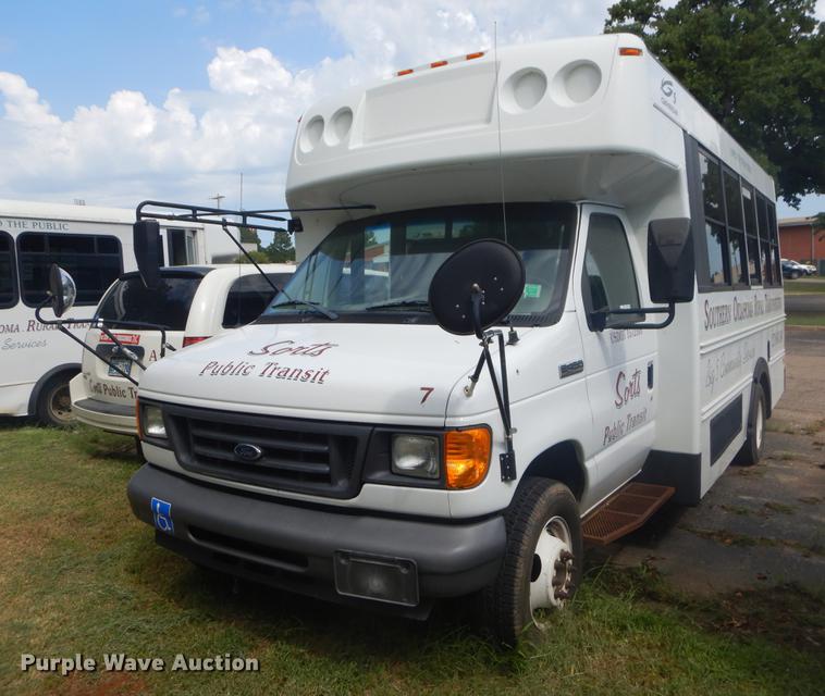 image for item EK9737 2007 Ford E450 shuttle bus