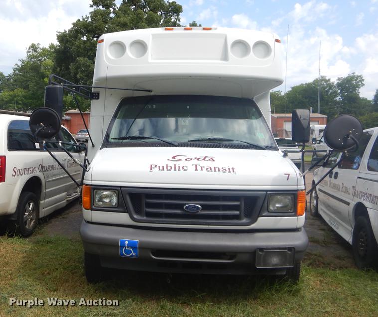 image for item EK9737 2007 Ford E450 shuttle bus