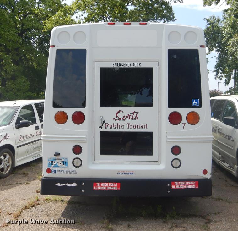 image for item EK9737 2007 Ford E450 shuttle bus