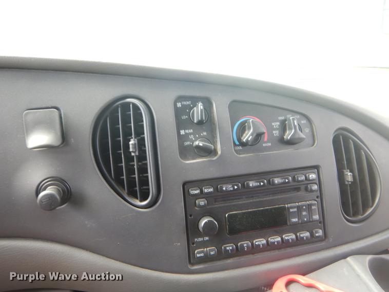image for item EK9737 2007 Ford E450 shuttle bus