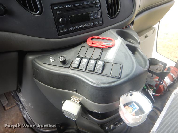 image for item EK9737 2007 Ford E450 shuttle bus