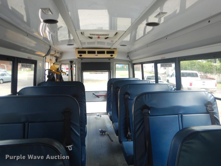 image for item EK9737 2007 Ford E450 shuttle bus