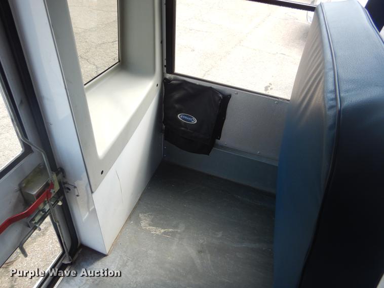 image for item EK9737 2007 Ford E450 shuttle bus