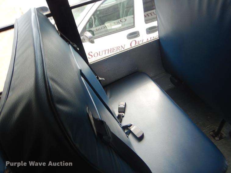 image for item EK9737 2007 Ford E450 shuttle bus