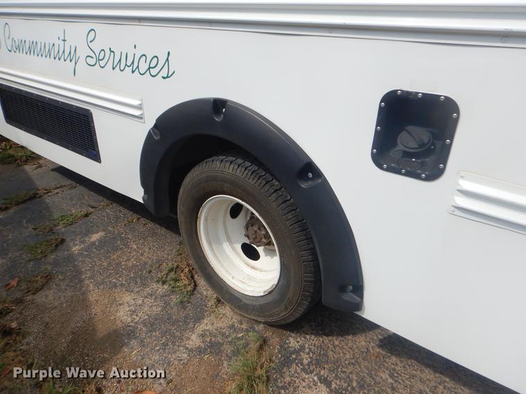 image for item EK9737 2007 Ford E450 shuttle bus