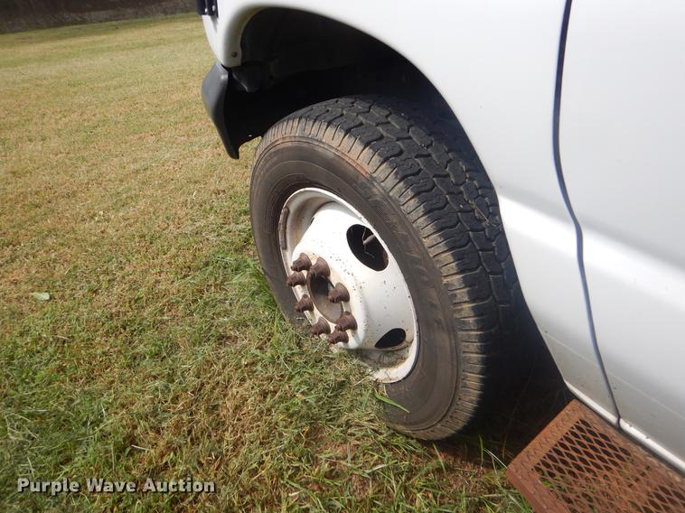 image for item EK9737 2007 Ford E450 shuttle bus