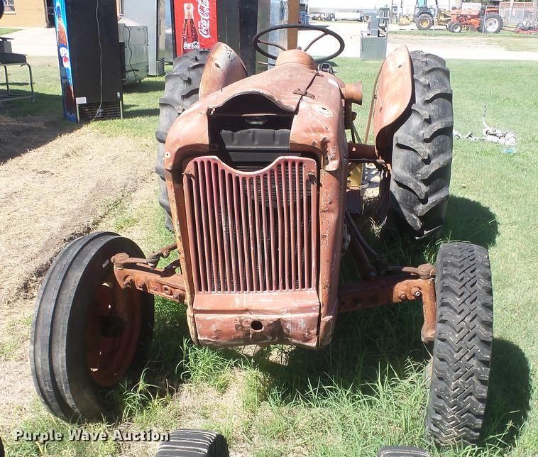 image for item ER9730 Ford tractor