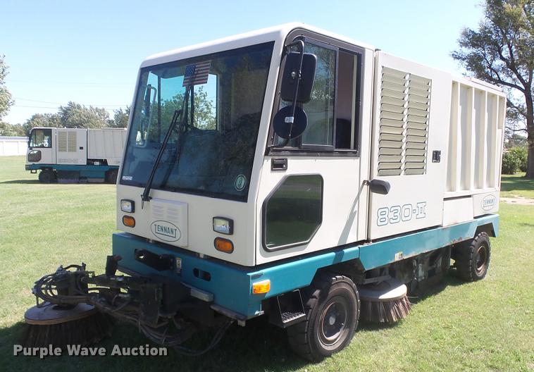 image for item ER9731 2002 Tennant 830-II sweeper