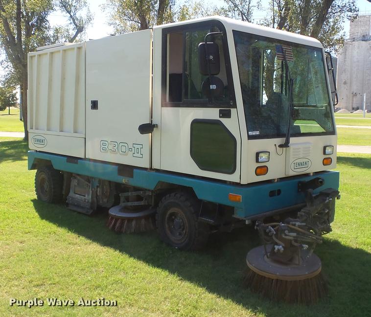image for item ER9731 2002 Tennant 830-II sweeper