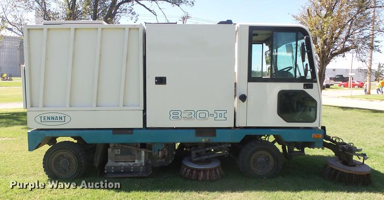 image for item ER9731 2002 Tennant 830-II sweeper