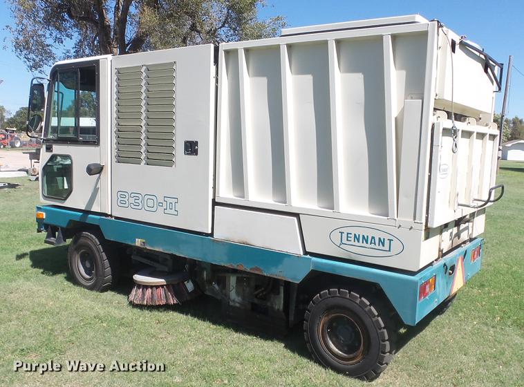 image for item ER9731 2002 Tennant 830-II sweeper