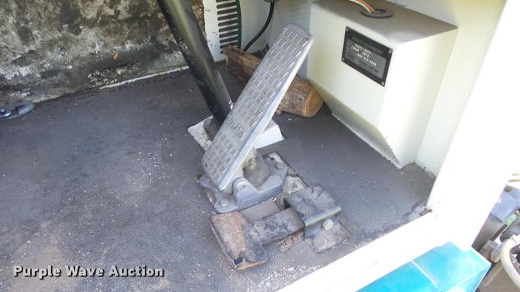 image for item ER9731 2002 Tennant 830-II sweeper