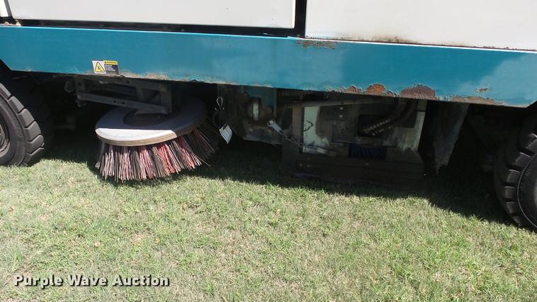 image for item ER9731 2002 Tennant 830-II sweeper