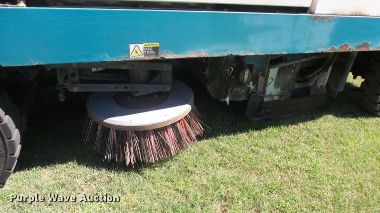 image for item ER9731 2002 Tennant 830-II sweeper