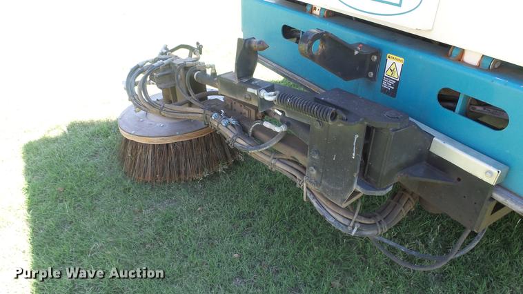 image for item ER9731 2002 Tennant 830-II sweeper