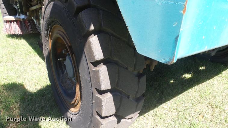 image for item ER9731 2002 Tennant 830-II sweeper