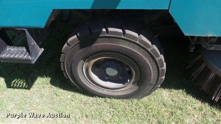 image for item ER9731 2002 Tennant 830-II sweeper