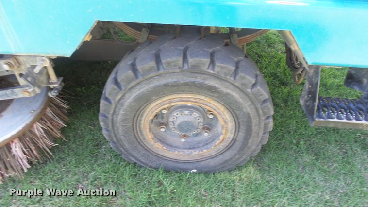 image for item ER9731 2002 Tennant 830-II sweeper