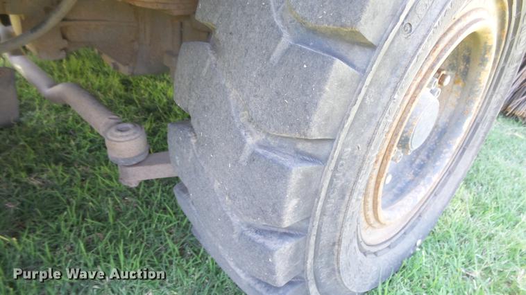 image for item ER9731 2002 Tennant 830-II sweeper