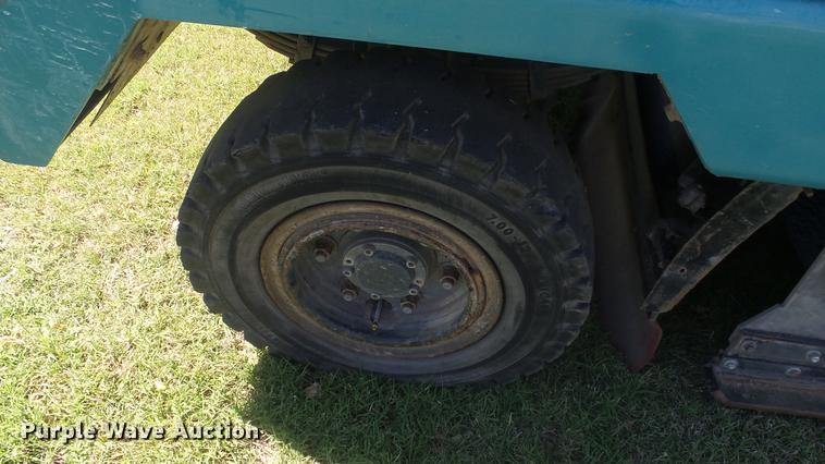 image for item ER9731 2002 Tennant 830-II sweeper