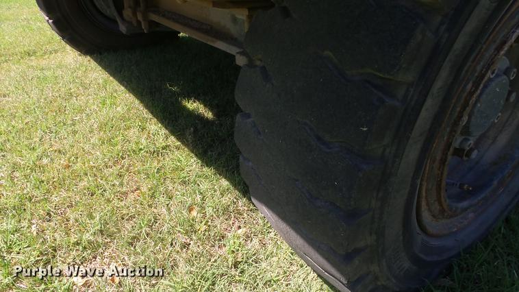 image for item ER9731 2002 Tennant 830-II sweeper