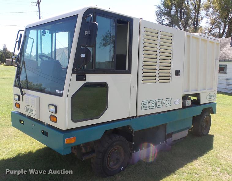 image for item ER9732 Tennant 830-II sweeper