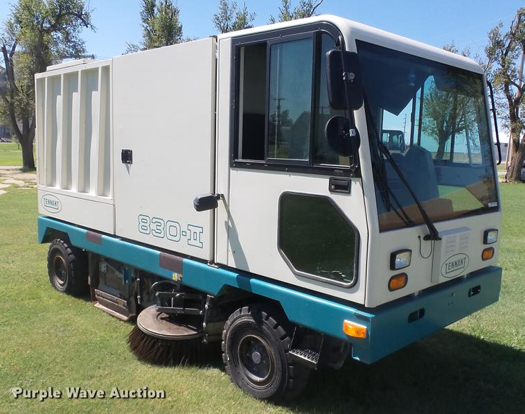 image for item ER9732 Tennant 830-II sweeper