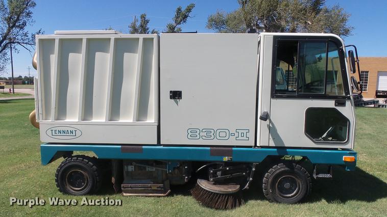 image for item ER9732 Tennant 830-II sweeper