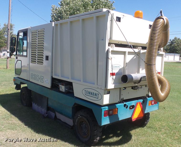 image for item ER9732 Tennant 830-II sweeper
