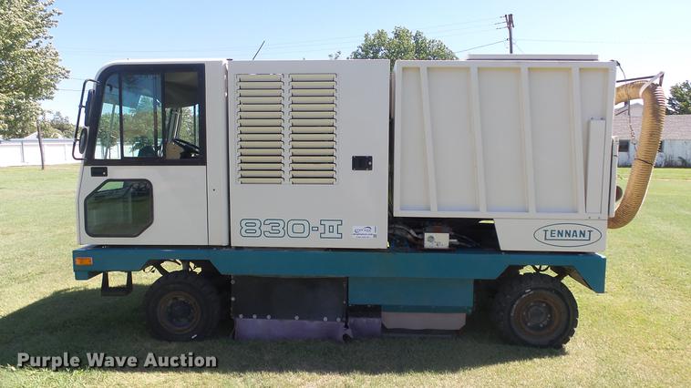 image for item ER9732 Tennant 830-II sweeper