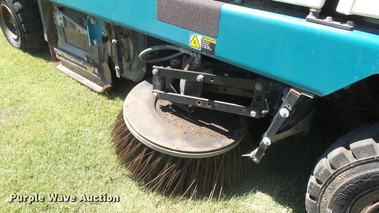 image for item ER9732 Tennant 830-II sweeper