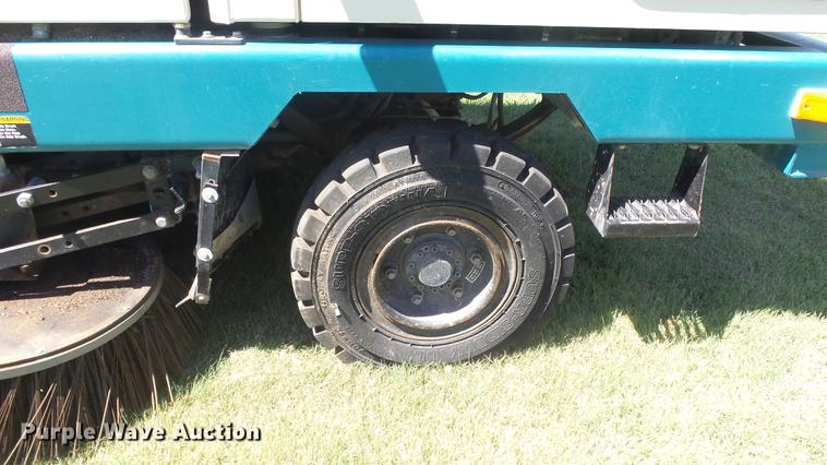 image for item ER9732 Tennant 830-II sweeper