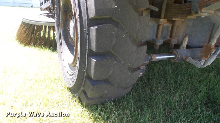 image for item ER9732 Tennant 830-II sweeper