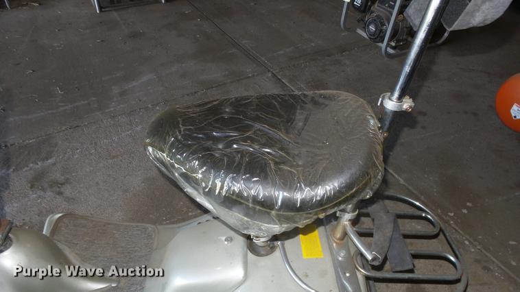 image for item ER9739 Scooter