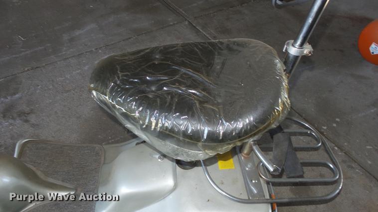 image for item ER9739 Scooter