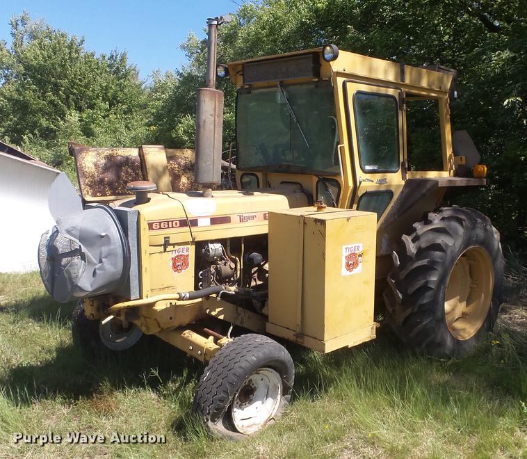 image for item ER9743 Ford 6610 tractor