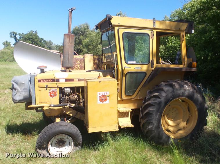 image for item ER9743 Ford 6610 tractor